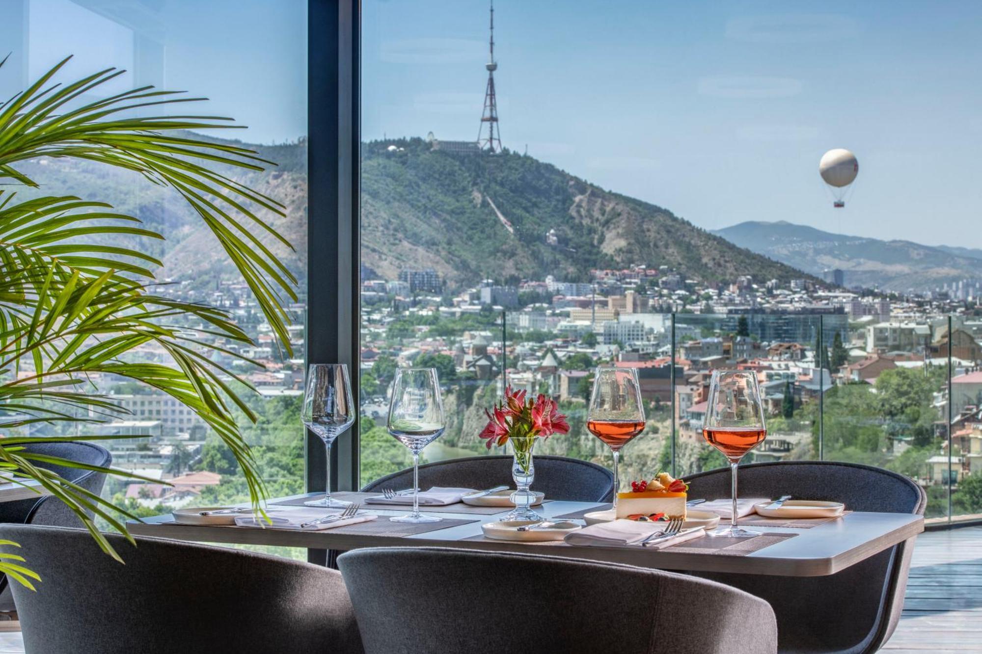 Hotel Golden Tulip Design Tbilisi Exterior foto